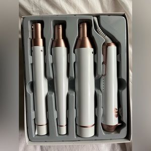 T3 curling wand - like new - water damaged box